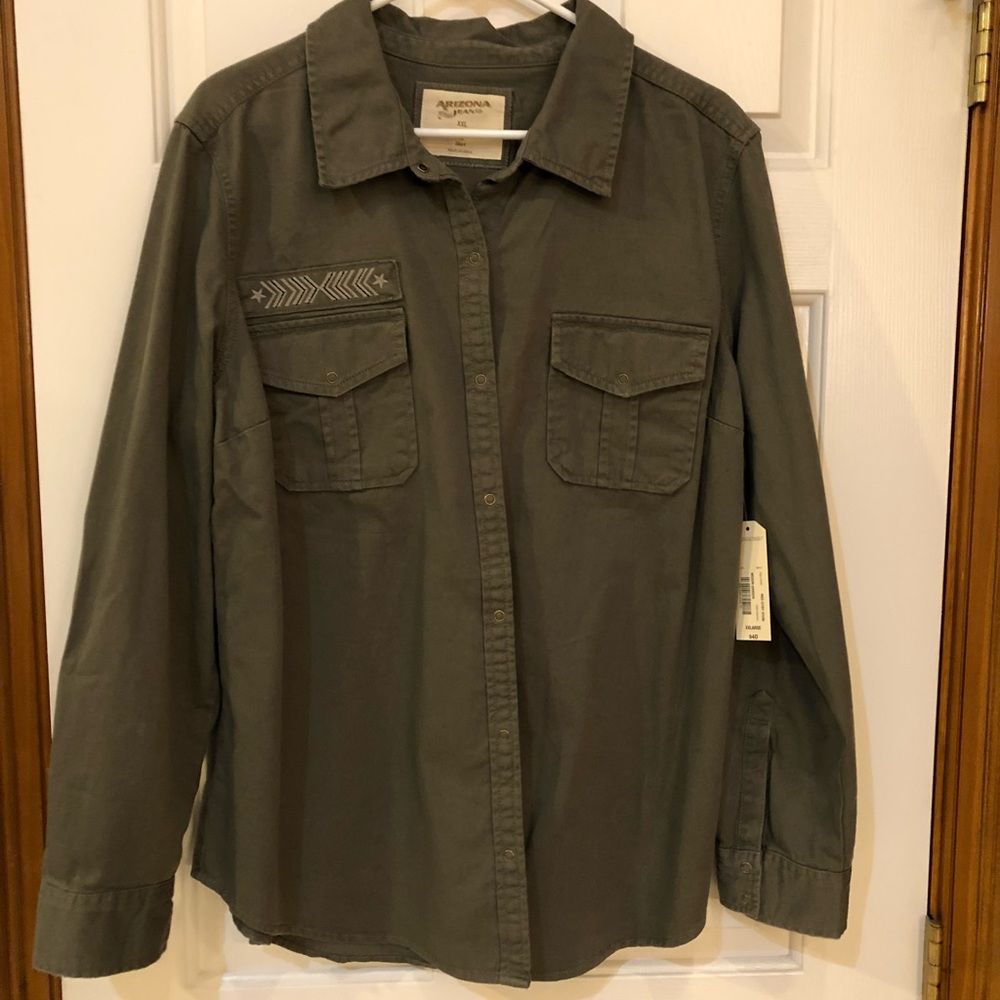 Women’s military style shacket, olive green. Size XXL. NWT